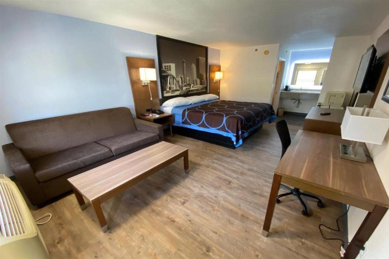 Super 8 By Wyndham Marietta/West/Atl Area Hotel Екстериор снимка