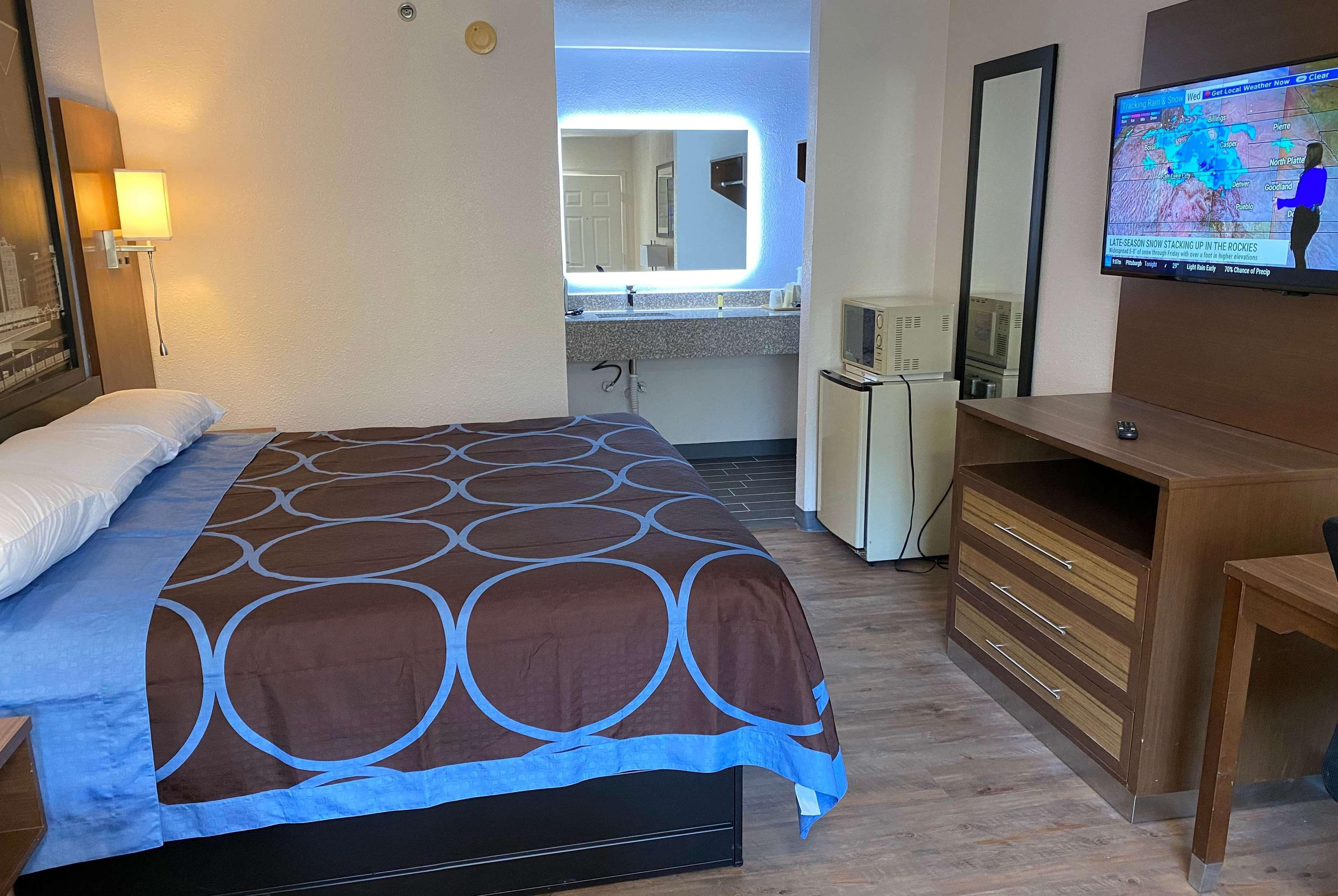 Super 8 By Wyndham Marietta/West/Atl Area Hotel Екстериор снимка
