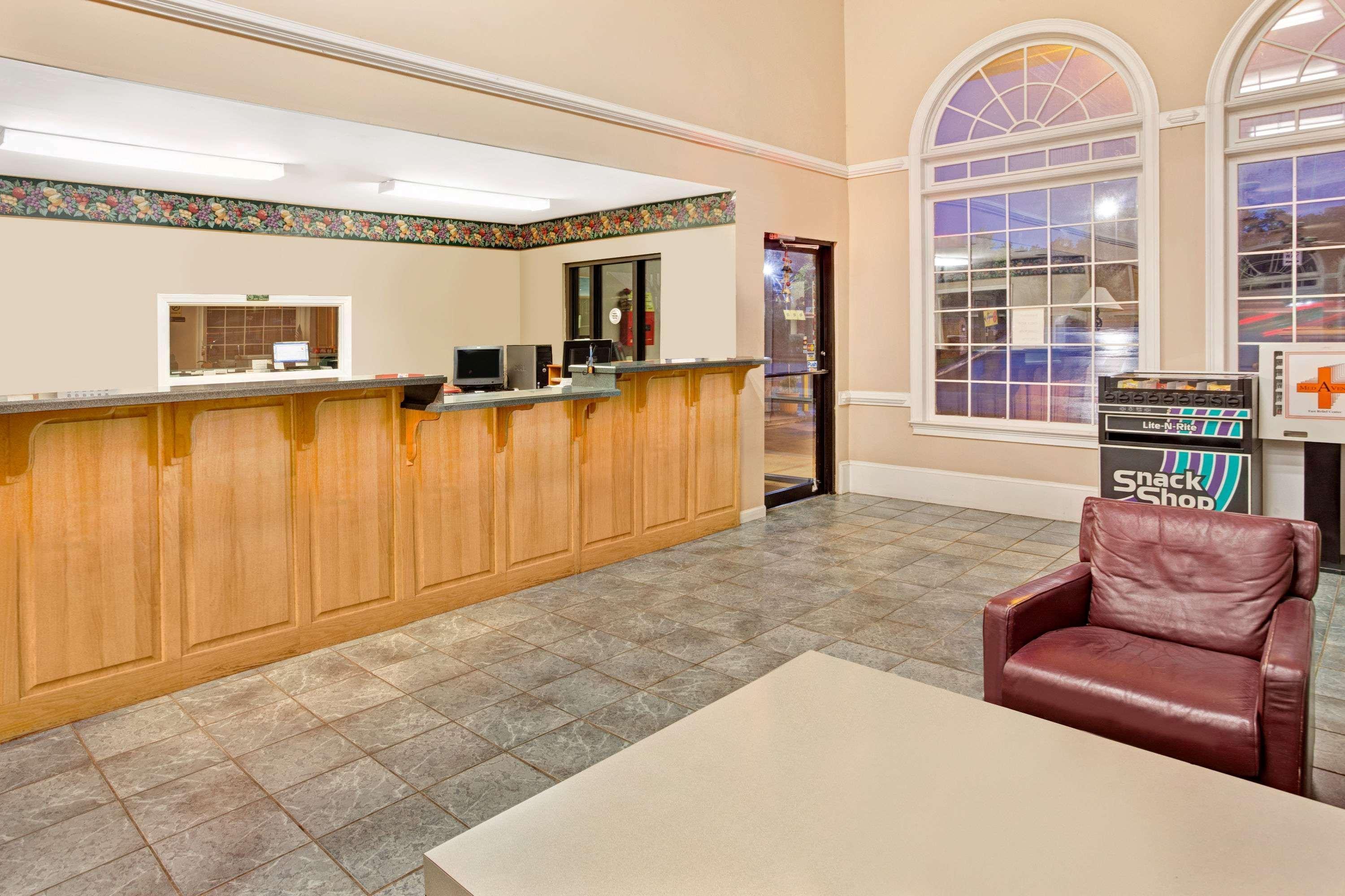 Super 8 By Wyndham Marietta/West/Atl Area Hotel Екстериор снимка