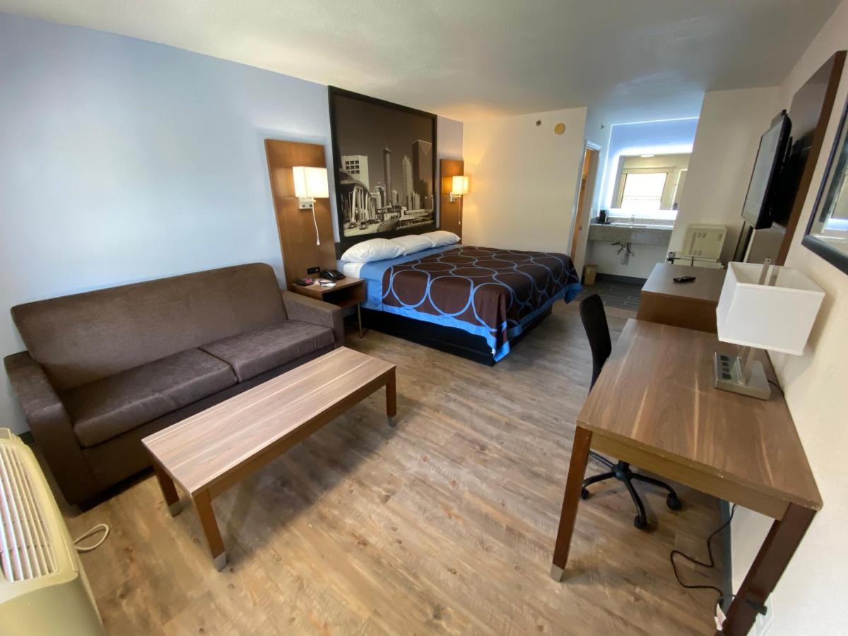 Super 8 By Wyndham Marietta/West/Atl Area Hotel Екстериор снимка