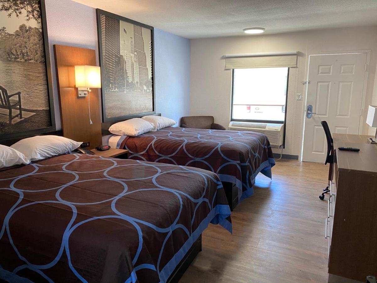 Super 8 By Wyndham Marietta/West/Atl Area Hotel Екстериор снимка